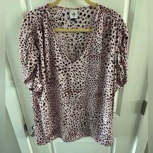 Cabi seaside top, pink, leopard cinched sleeve size Medium
